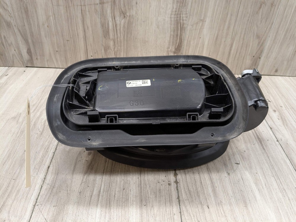 17-23 OEM BMW F90 G30 M5 Gas Fuel Tank Filler Door Flap Cap Lid Cover Assembly