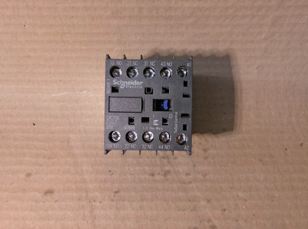 NEW Schneider Electric CA2KN22G7 Control Relay 120V Coil 2NO 2NC TeSys K NNB