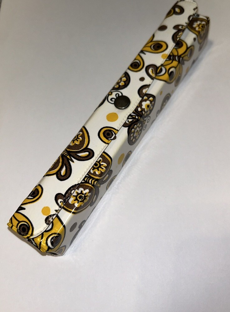 RETRO BUTTERFLY VINTAGE 1970 VINYL THREAD HOLDER SEWING CASE TEXTILE COLLECTABLE
