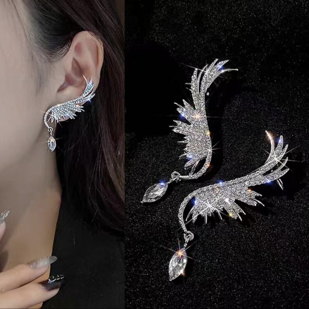 Sleek Silver Wing-Shaped Ear Cuff and Stud Earrings for Women – Chic Modern Design