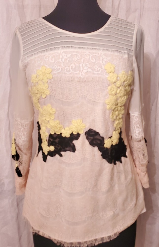 Gimmicks By BKE Women Lace Top crochet Floral Size M Buckle