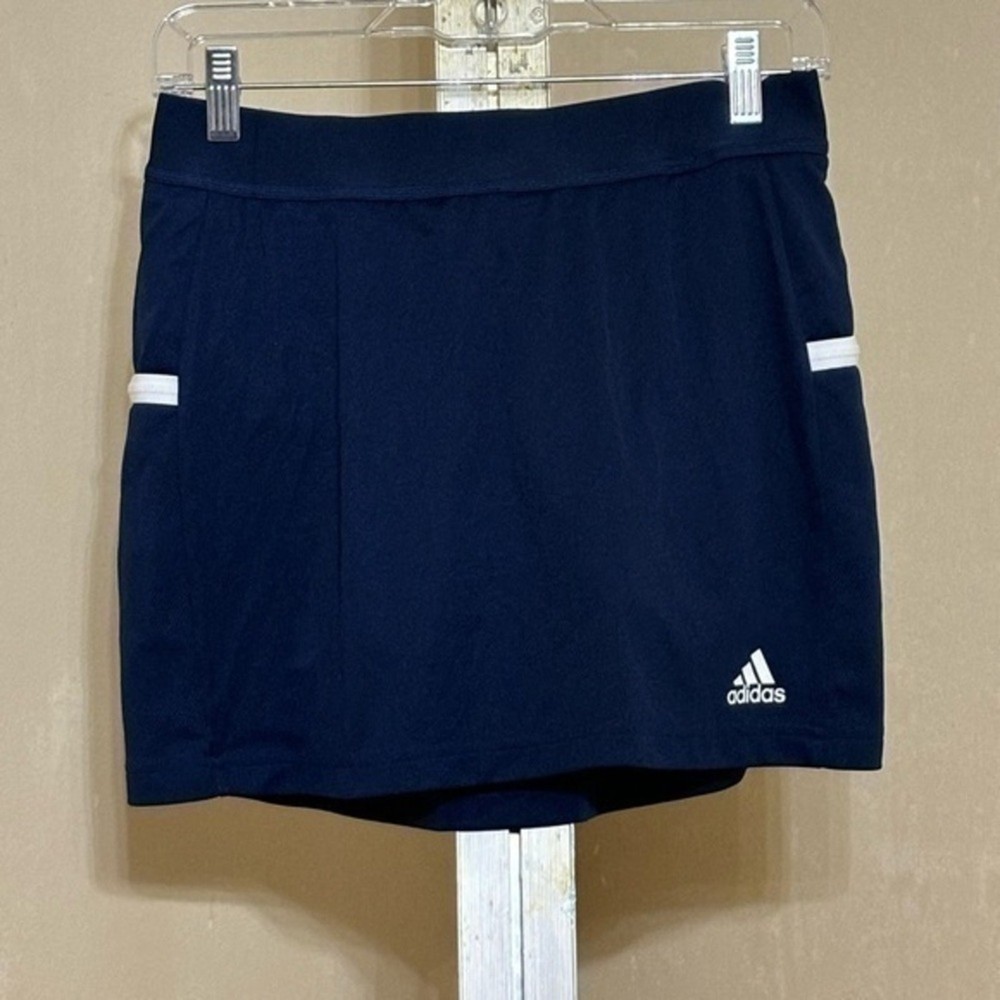 Adidas Navy and White Trim Tennis Skirt for Women - Size Medium