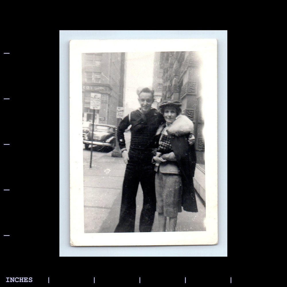 Old Vintage Photo NAVY SAILOR MAN WOMAN SWEETHEART STREET SCENE CLASSIC CAR