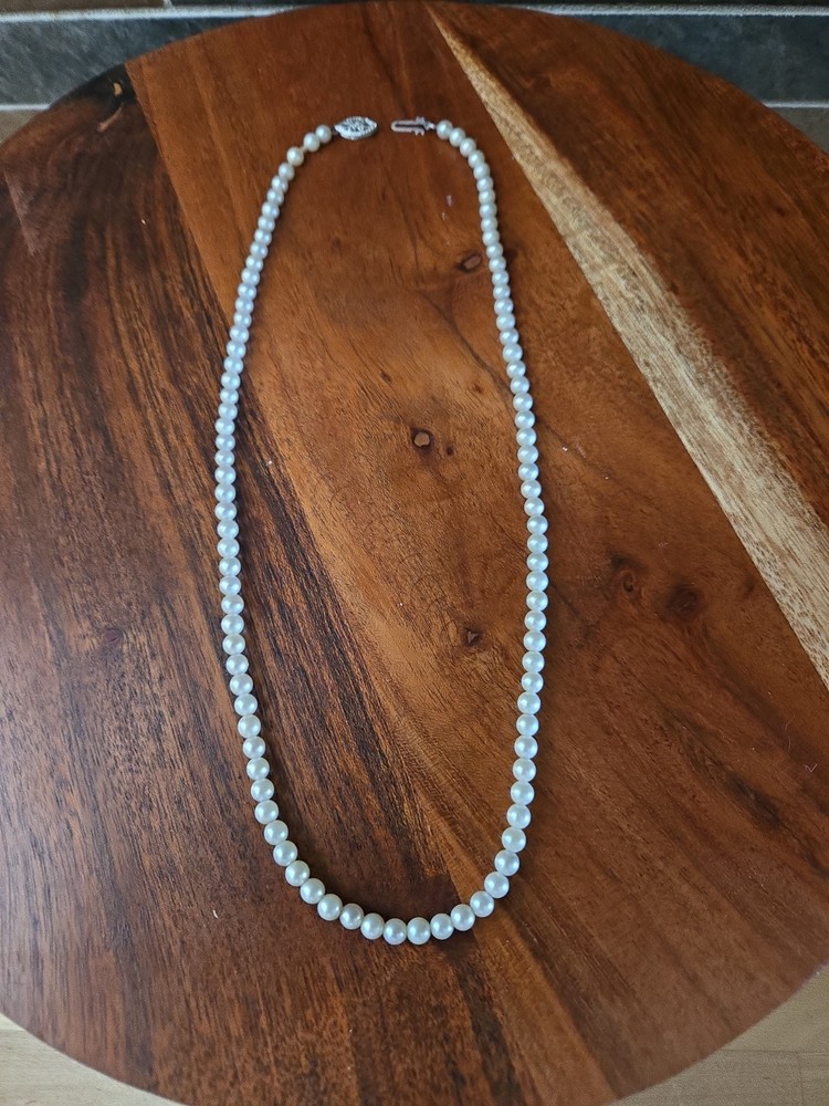 Dainty Vintage Faux Pearl Necklace With Silvertone Locking Clasp
