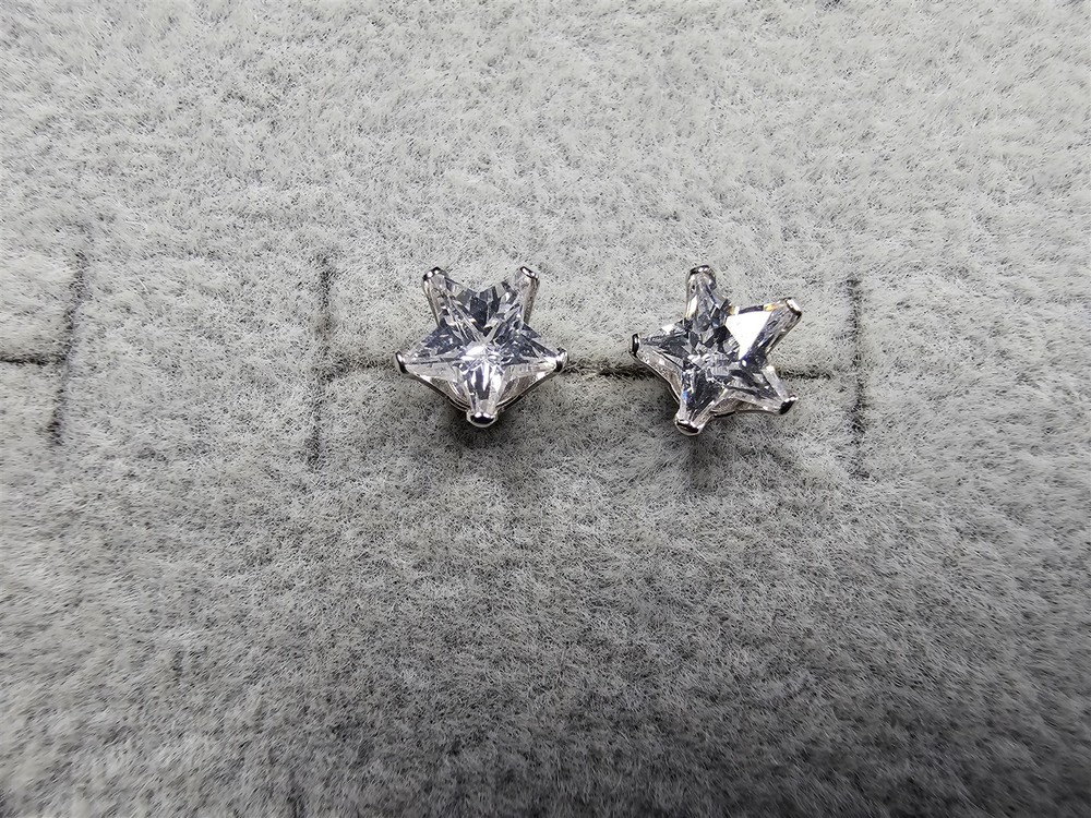 Grandma Grabe's Beautiful Vintage 925 Sterling Silver Cz Star Stud .83G Earrings