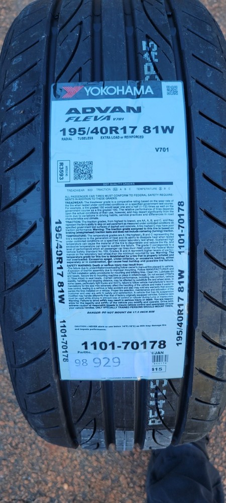 Yokohama Advan Fleva V701 195/40R17 High-Performance Tire