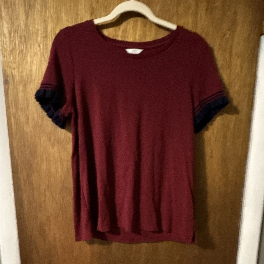 Crown & Ivy Burgundy Navy Knit Crew Neck Ruffle Sleeve Short Sleeve Top Size L
