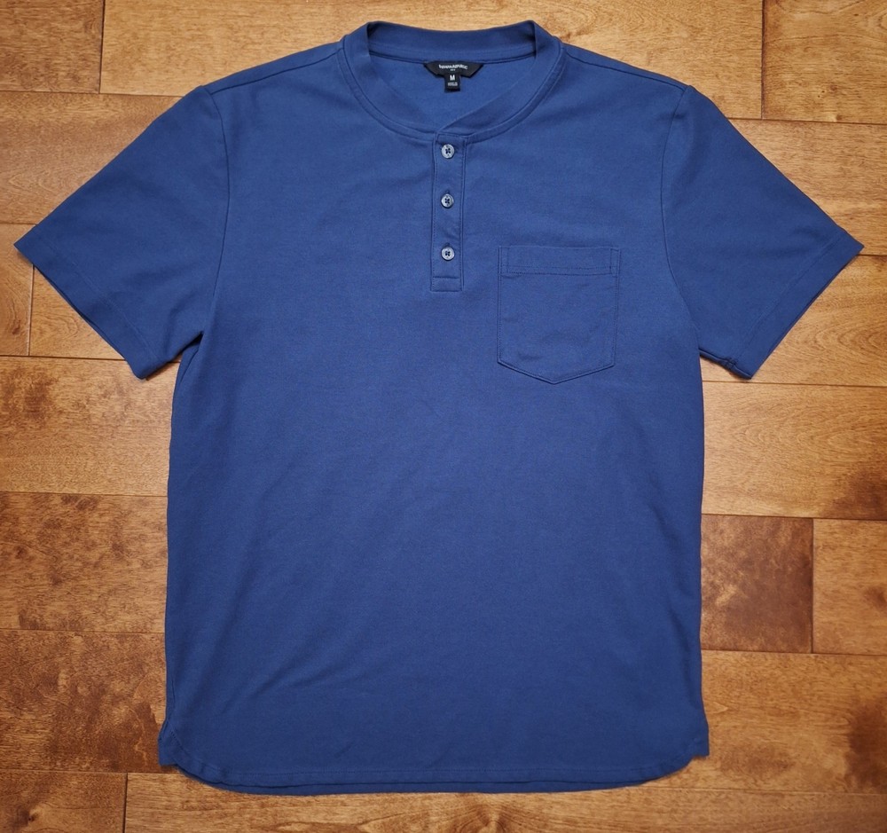 Banana Republic Men's Medium Blue Henley Short-Sleeve T-Shirt EUC Preppy Casual