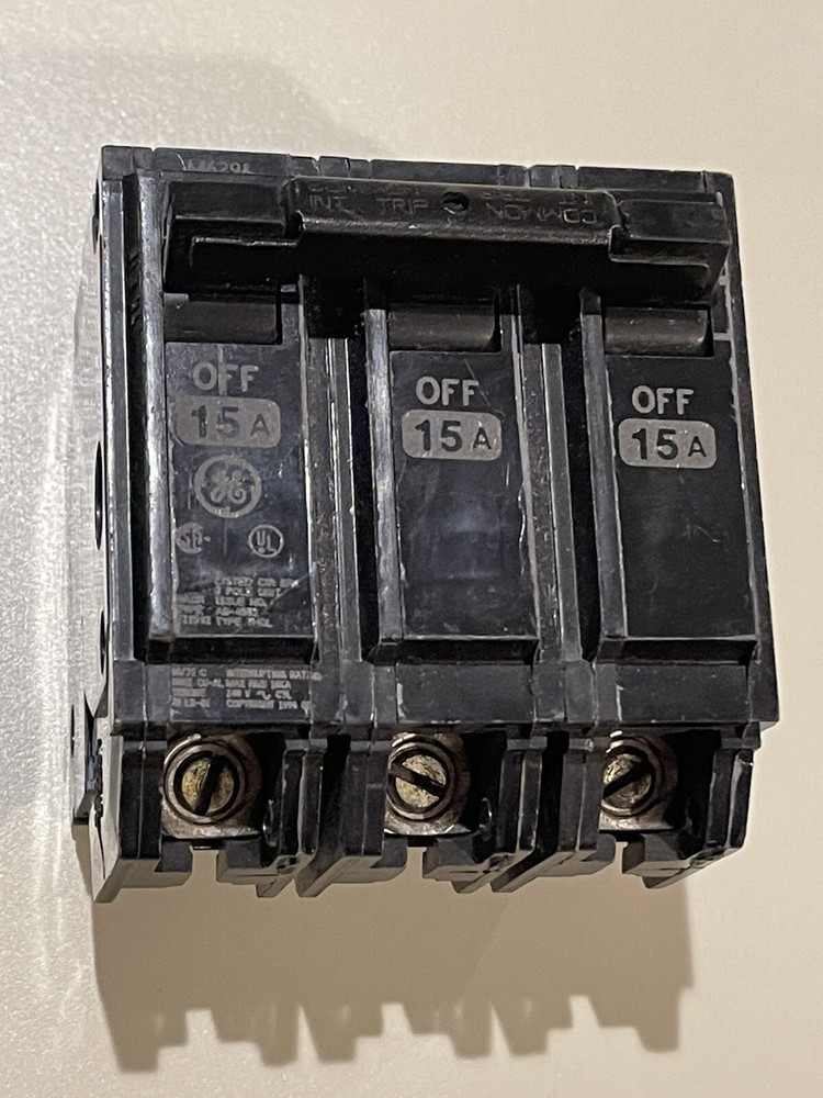 Circuit Breaker GE THQL32015  15 Amp  3 Pole 240V  10 kA Type THQL