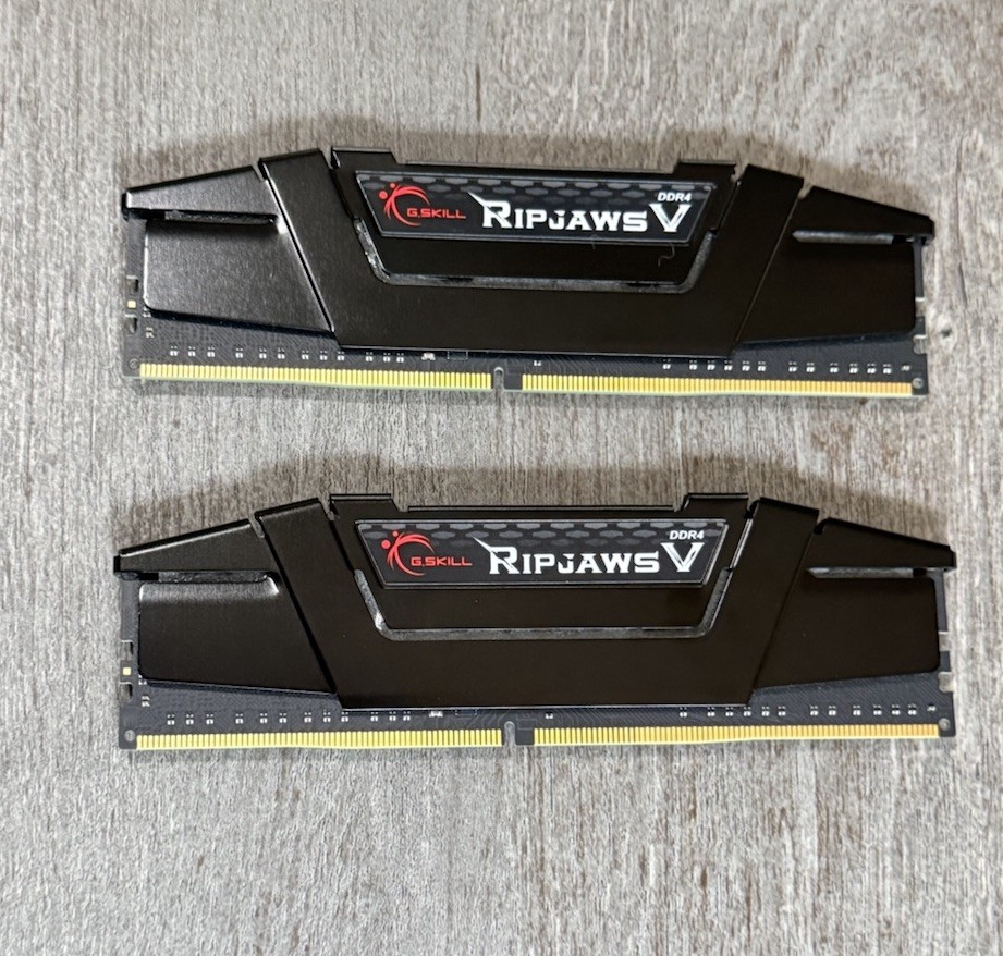 G.Skill Ripjaws V DDR4-3200 32GB RAM Kit (F4-3200C16D-32GVK)