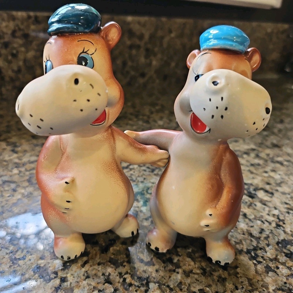 Vtg Anthropomorphic Large Norcrest? Hugging HIPPO Boys Salt & Pepper Shaker 4.5