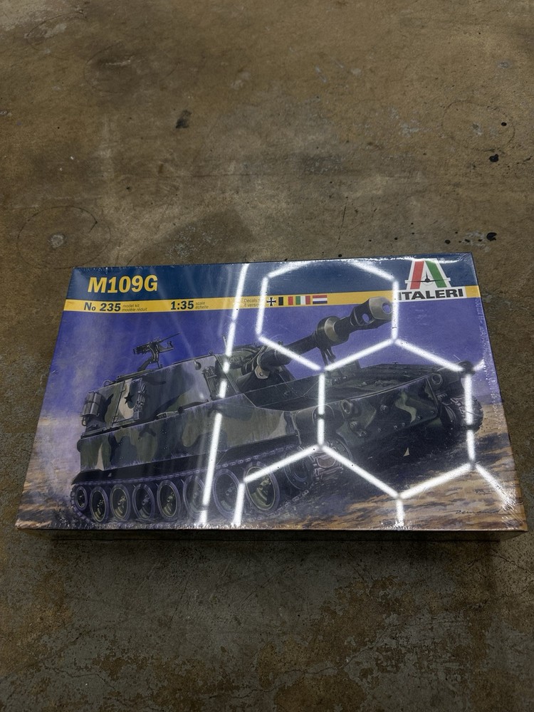 ITALERI M109G 1:35 Scale Model No. 235 **SEALED**