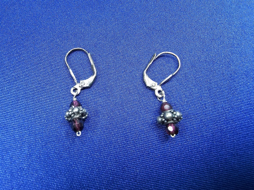 Grandma Grabe's Beautiful Vintage 925 Sterling Silver Garnet Stone 2.42G Earring