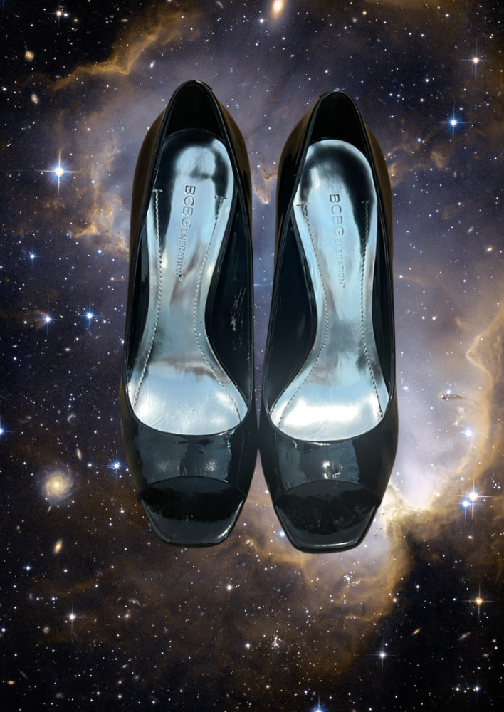 BCBG Ariel Black Patent Leather Peep Toe Pump Heel Women's Size 7.5
