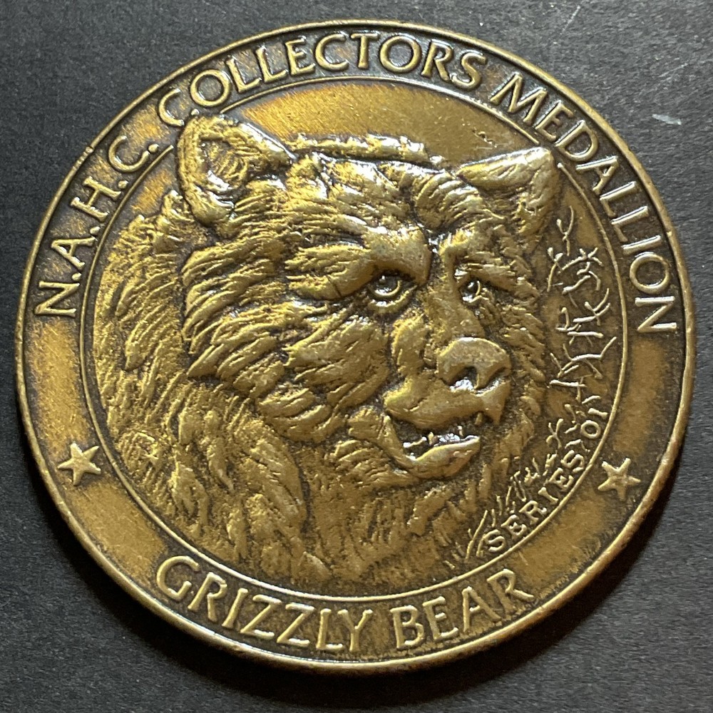 Vintage GRIZZLY BEAR Animal American Hunting Club USA Token Medal Exonumia #10