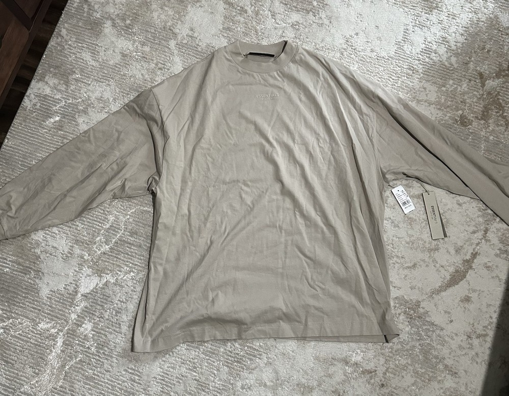 Oversized Fear of God Essentials t-shirt relaxed fit streetwear staple