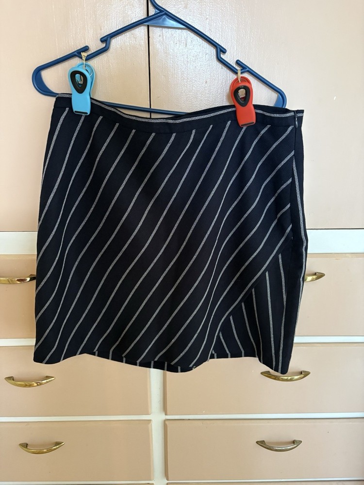 Banana Republic Women's Black White Striped Pencil Skirt, Knee Length, Size 10