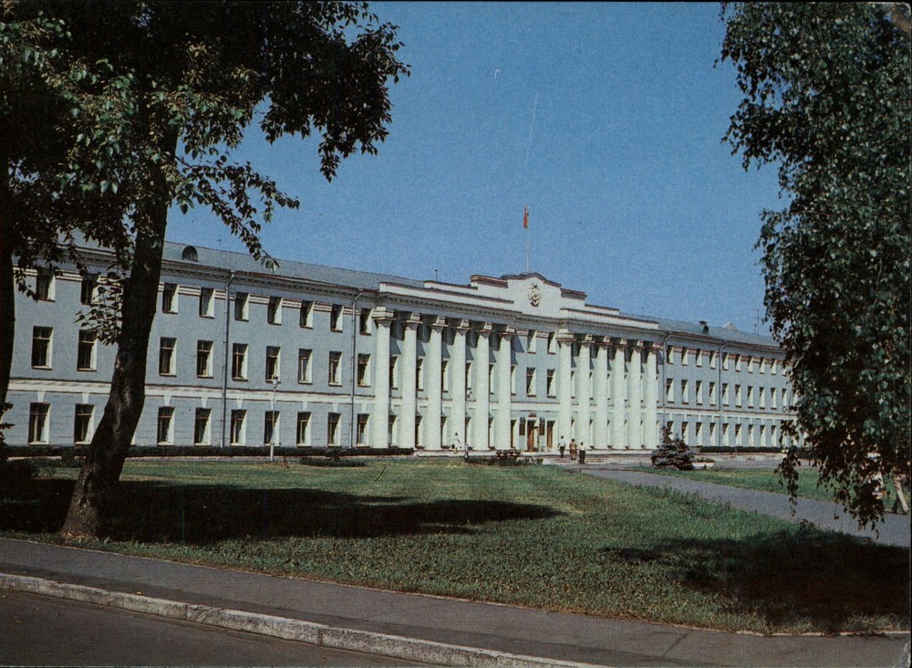 Russia Gorki building ~ vintage postcard sku755