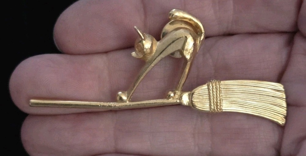 Vintage Cat Kitten Riding Witches Broomstick Halloween Pin Brooch AVON 2.75