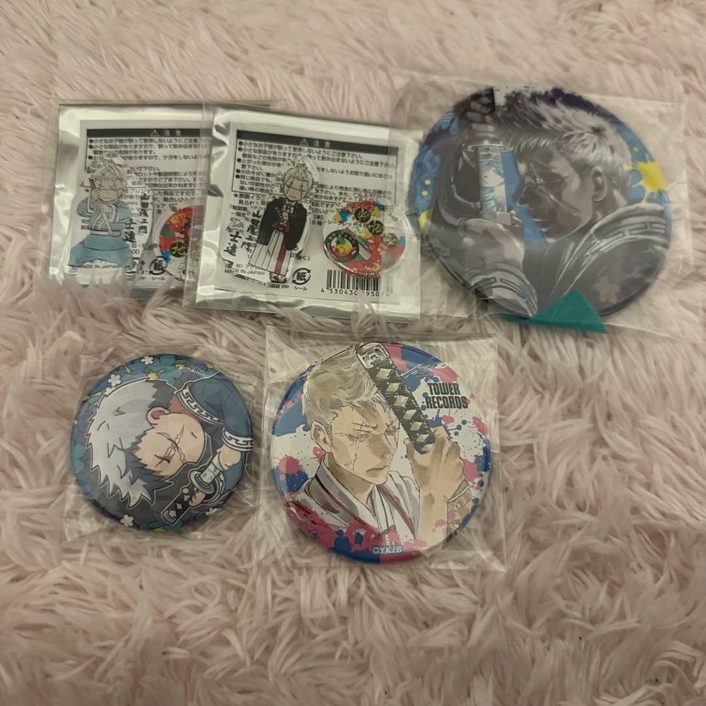 Hell Raku Shien Collectible Bundle with Badge & Mini Figure