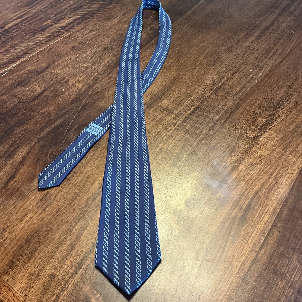 Hermès Paris Silk Necktie Navy Blue Chain Pattern Made in France