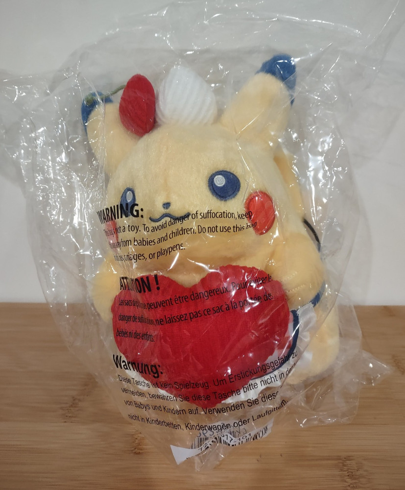 Pokemon Center Original Pikachu Sweetheart Diner Pikachu w/ Heart Plush 9 In New