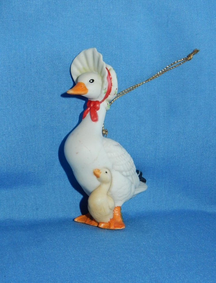 Gorham 1985 Porcelain Goose & Gosling Natures Families Christmas Ornament