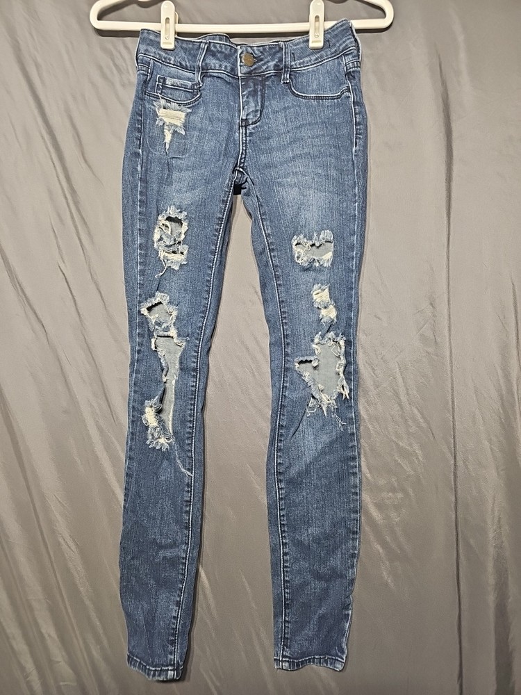 Bullhead Black Skinniest Jeans Women's Size 1  - Light Wash Distressed Low Rise