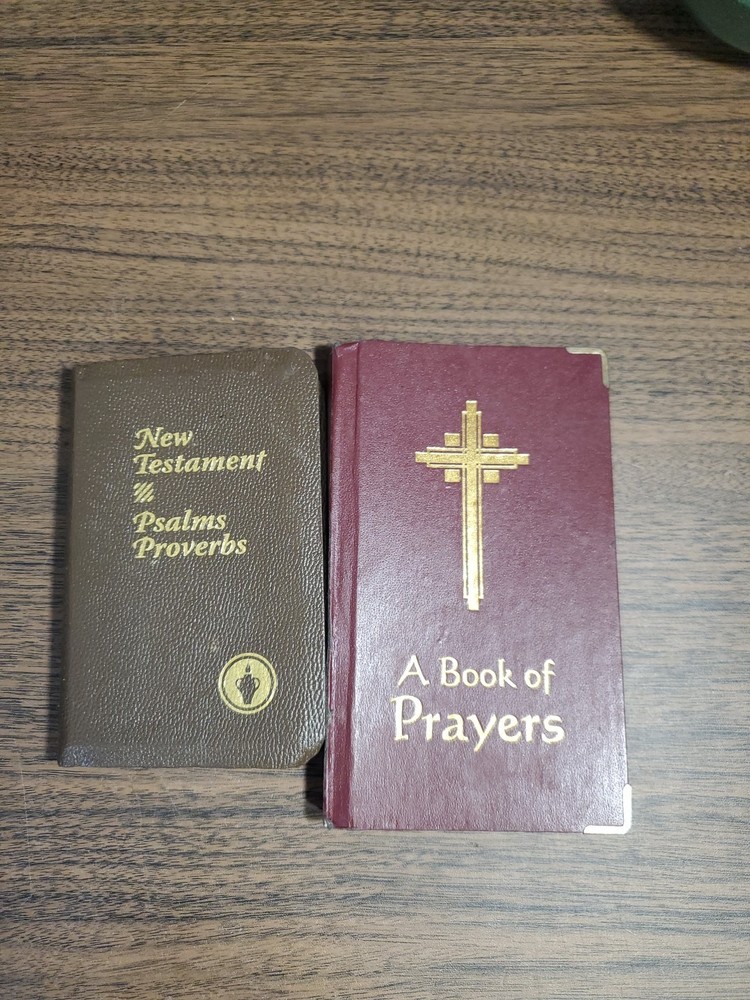 Lot of 2 Pocket Size New Testament Psalms Proverbs Bible And A Book Of Prayers