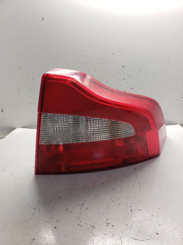 07-13 Volvo 80 Series Right Tail Light 1352880 Replacement