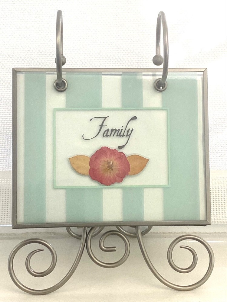 Elsa L Family Red Rose Flip 30 Photo, 4x6 Photo Album with Easel Stand