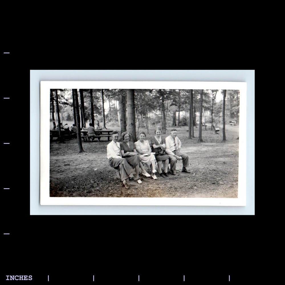 Old Vintage Photo MEN WOMEN SITTING ON PARK BENCH 1942