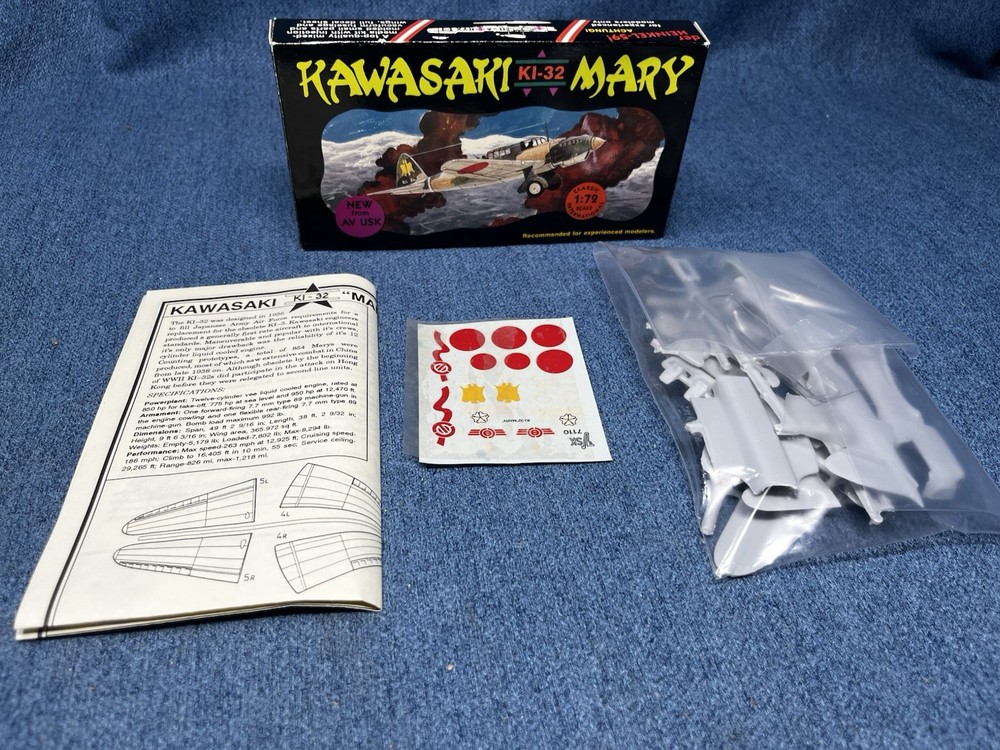 Kawasaki KI -32 Mary AV USK 1/72 Scale Model Kit Unbuilt In Open Box