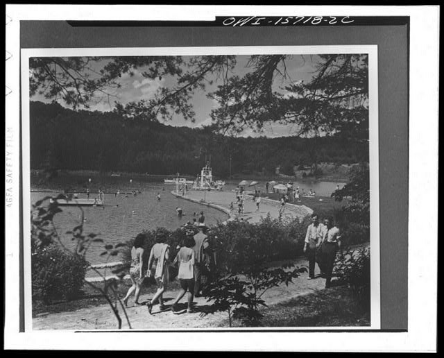 Photo:Ohiopyle PA 1920s Swimming Beach Bathers Lake Dock Recreation