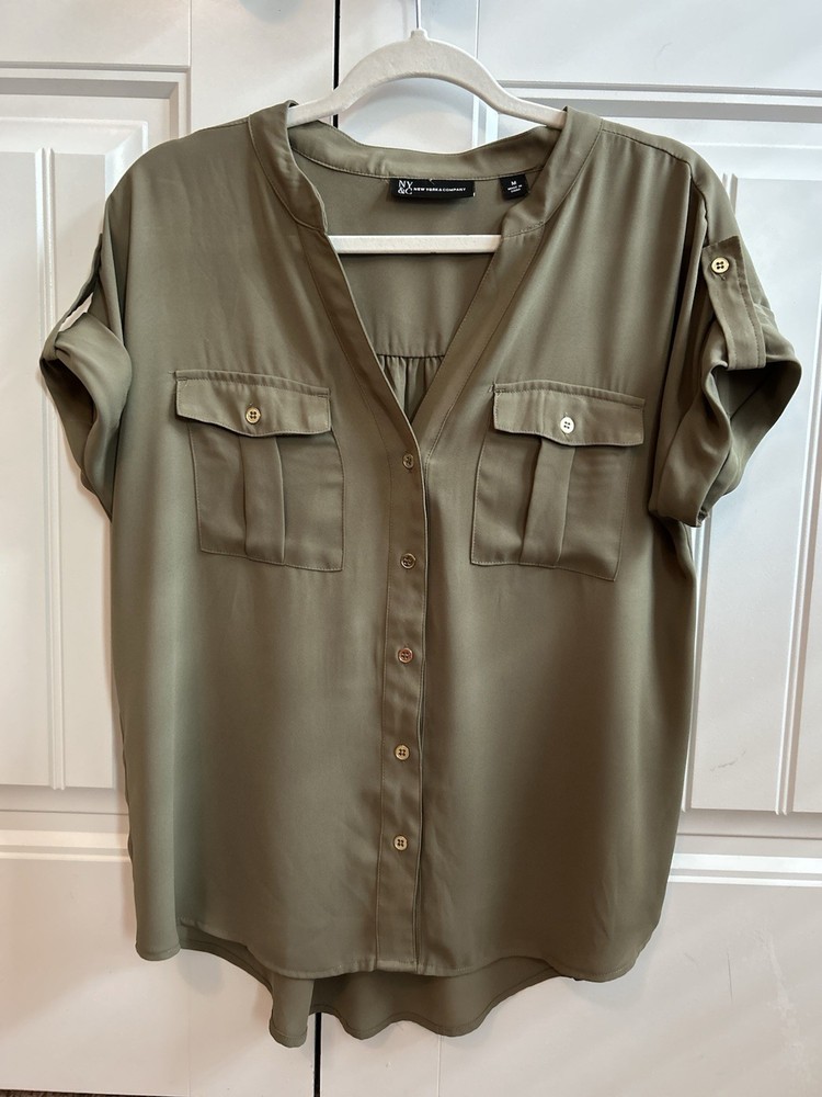 New York & Company Women’s Olive Green Utility Blouse Roll Tab Sleeves Medium