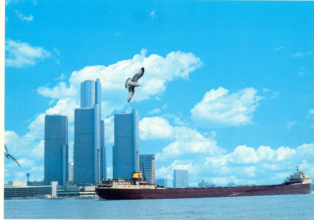 Detroit River & Renaissance Center, Detroit, Michigan, UNP, VG --POSTCARD