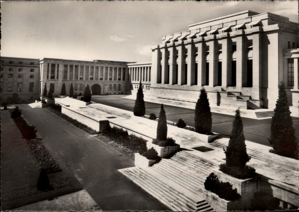RPPC Palais des Nations Unies Geneva Switzerland vintage postcard s349