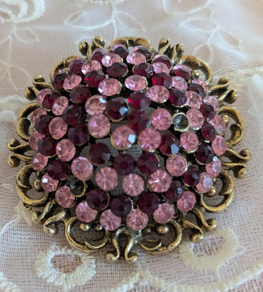 Vintage Cluster Glass Brooch Pin Pink Purple Gold Tone Round Fashion Jewelry