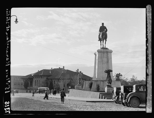 Photo:Turkey. Ankara. Statue of Attaturk. Place Karaozlan