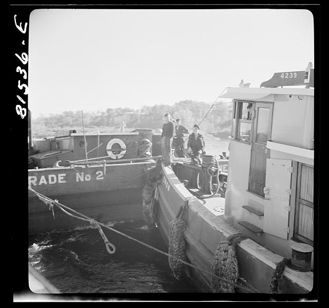 Photo:Tugboat Barge Men 1930s Dockside Rafting River Towing