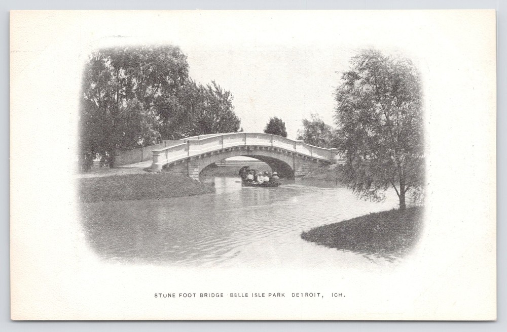 Detroit Michigan~Stone Foot Bridge~Belle Isle Park~Boat Passing Under~Vintage PC