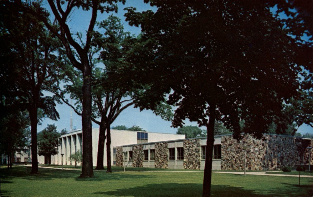 Wisconsin Elkhorn Walworth County Court House ~ 1950-60s vintage postcard