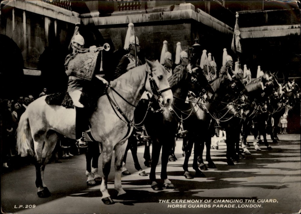 RPPC Horse Guards Changing Guard London vintage postcard r389