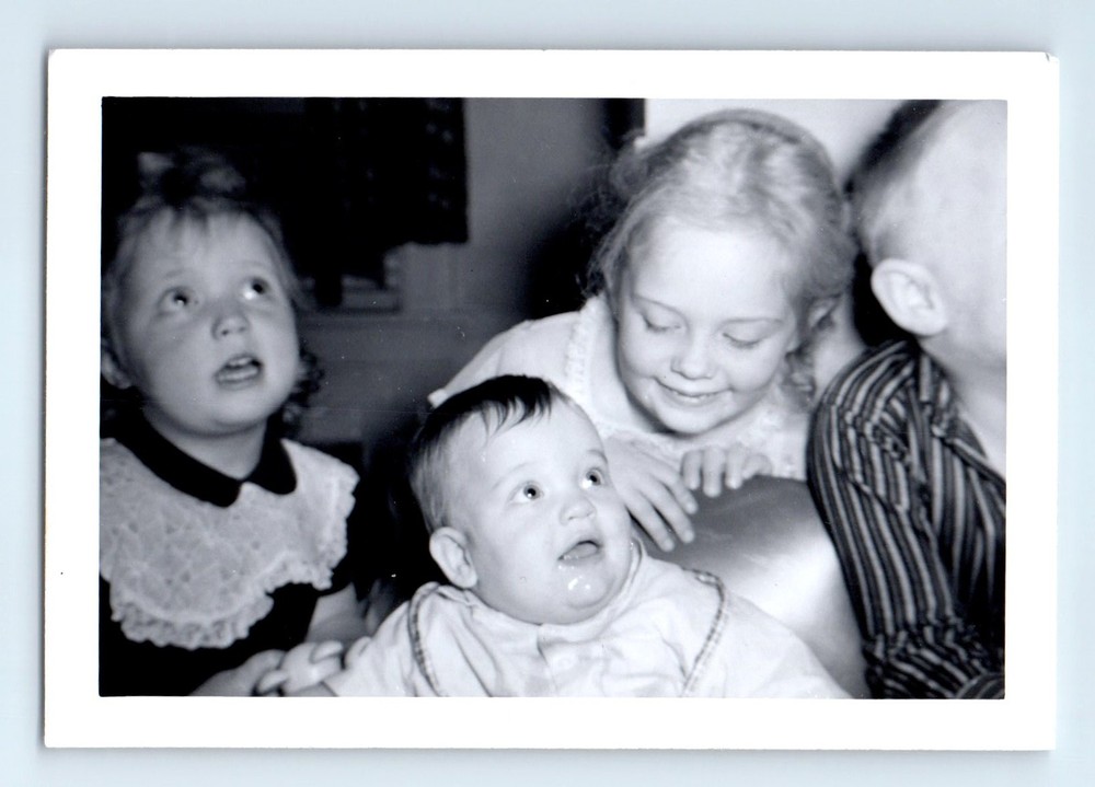 Old Vintage Photo CANDID PORTRAIT BOY GIRLS AND BABY ANTIQUE SNAPSHOT