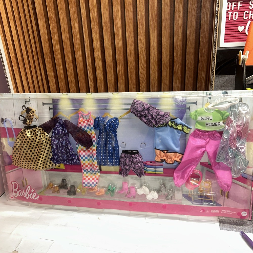 Barbie Clothes Multipack with 8 Complete Outfits & Accessories  NEW 25 pieces