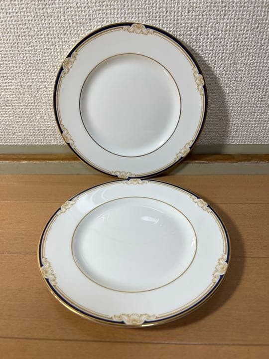 Wedgwood 18cm Gold Trim Plate Set of 2 Unused with Box