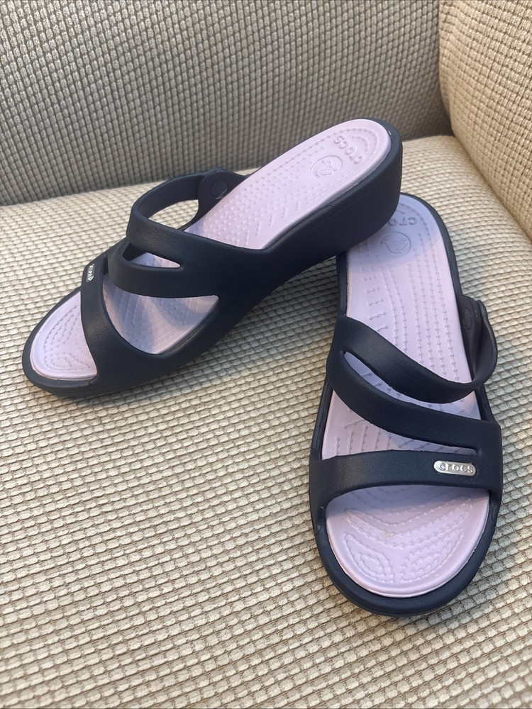 Crocs Navy Blue & Lavender Kadie II Wedge Sandals Flip Flop Women’s 7, EUC