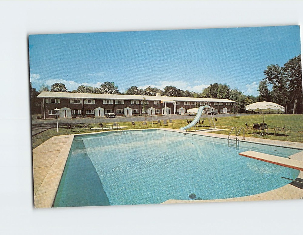 Postcard Tobacco Valley Inn and Motor House Windsor Connecticut USA