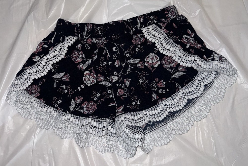 Women’s Charlotte Russe Small Black Floral Shorts Bottoms