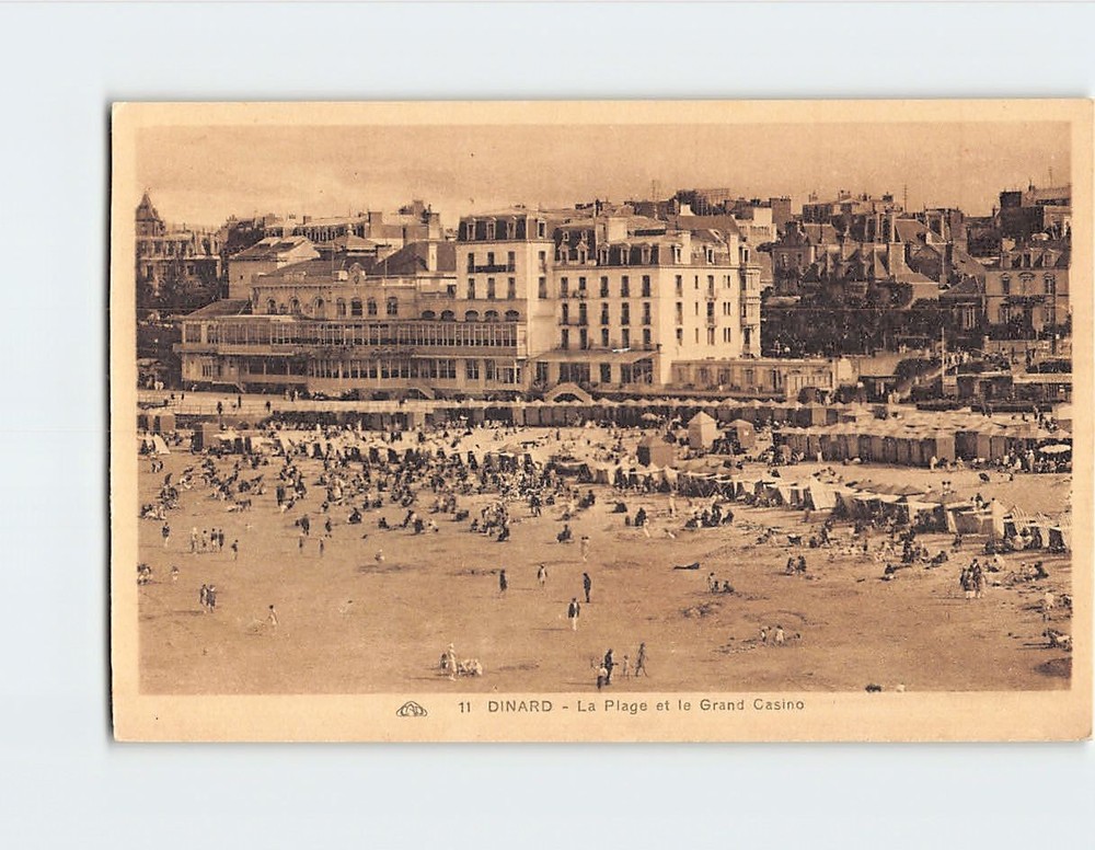 Postcard La Plage et le Grand Casino Dinard France